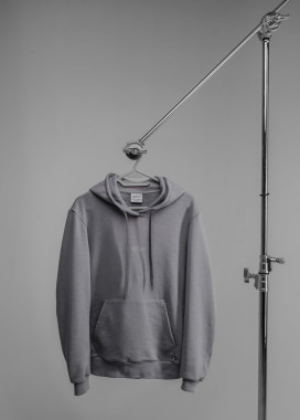 Серое женское худи с классическим лого Изображение Серое женское худи с классическим лого