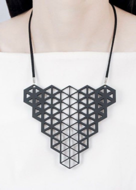 Подвеска Треугольник черная Nebula7 Изображение Подвеска Треугольник черная Nebula7