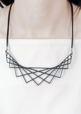 Подвеска Геометрические треугольники черная Nebula7 Изображение Подвеска Геометрические треугольники черная Nebula7