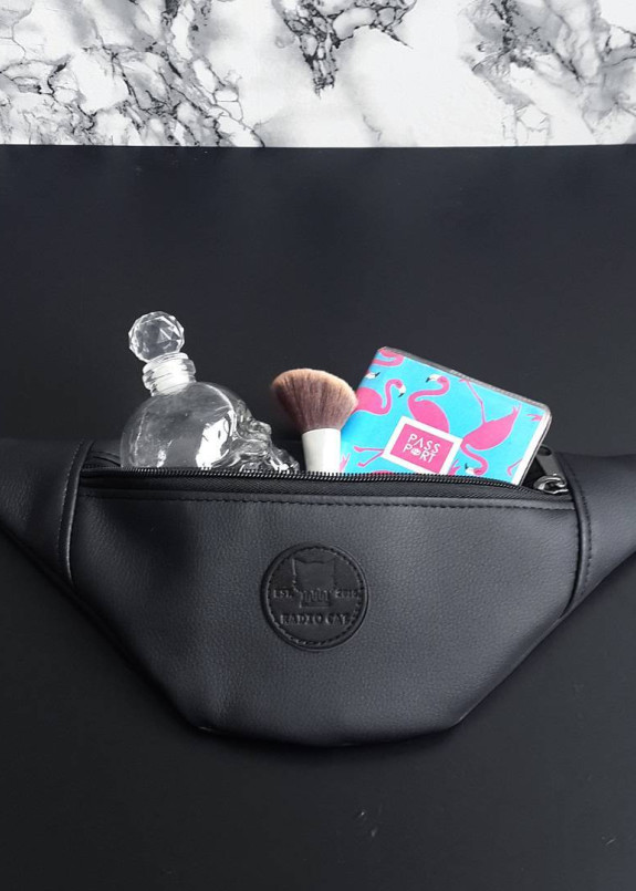 Бананка с круглым логотипом черная Radio Cat Изображение Бананка с круглым логотипом черная Radio Cat