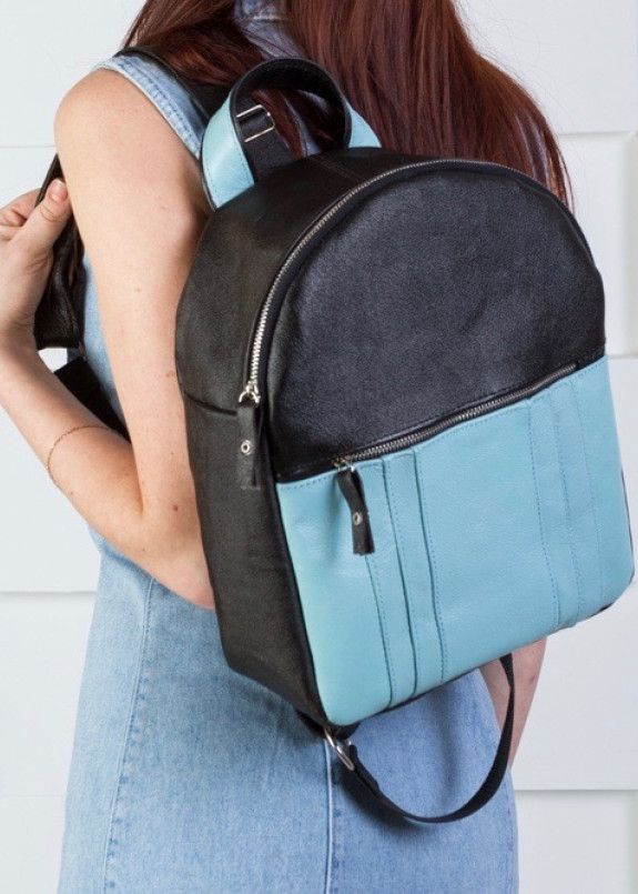 Рюкзак женский с голубым карманом черный Kogut Изображение Рюкзак женский с голубым карманом черный Kogut