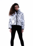 Куртка женская короткая белая с черным принтом INSHA Изображение Куртка женская короткая белая с черным принтом INSHA