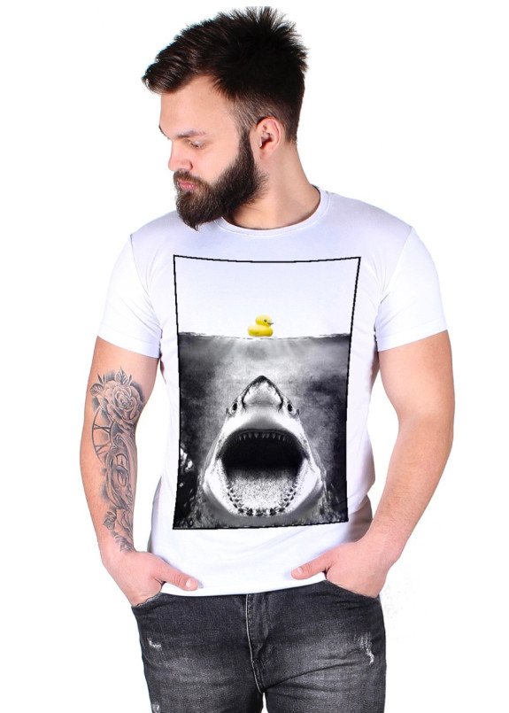 Футболка мужская белая SHARK VS DUCKY Krutyakov Изображение Футболка мужская белая SHARK VS DUCKY Krutyakov