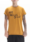 Футболка мужская желтая BE WILD LUT Изображение Футболка мужская желтая BE WILD LUT