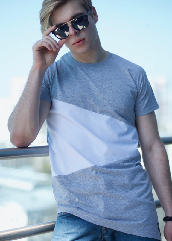 Футболка мужская удлиненная серая с белым Shi Изображение Футболка мужская удлиненная серая с белым Shi