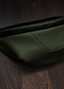 Бананка со строчкой хаки Chee Изображение Бананка со строчкой хаки Chee