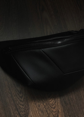 Бананка со строчкой черная Chee Изображение Бананка со строчкой черная Chee