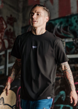 Футболка мужская черная Small Logo Funk and Furious Изображение Футболка мужская черная Small Logo Funk and Furious