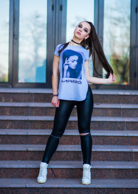 Леггинсы из масло-кожи с молниями на коленях черные MARO Изображение Леггинсы из масло-кожи с молниями на коленях черные MARO