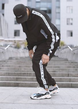 Мужской костюм с полосками FUNK AND FURIOUS Изображение Мужской костюм с полосками FUNK AND FURIOUS