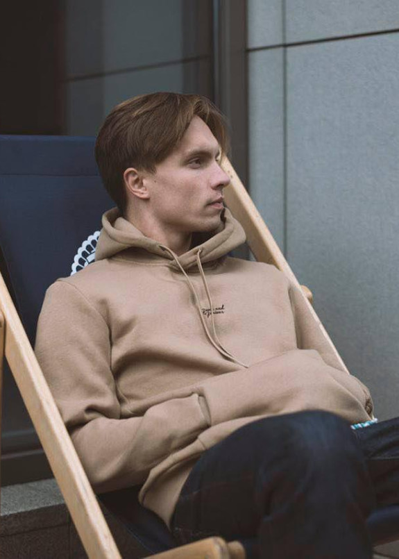 Худи песочного цвета SMALL LOGO FUNK AND FURIOUS Изображение Худи песочного цвета SMALL LOGO FUNK AND FURIOUS