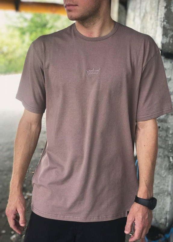 Футболка кофейного цвета  SMALL LOGO FUNK AND FURIOUS Изображение Футболка кофейного цвета  SMALL LOGO FUNK AND FURIOUS