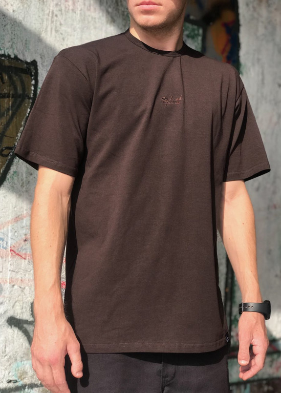 Футболка шоколадного цвета SMALL LOGO FUNK AND FURIOUS Изображение Футболка шоколадного цвета SMALL LOGO FUNK AND FURIOUS