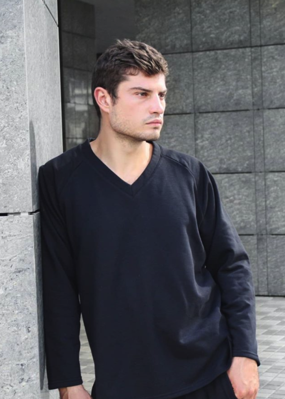 Кофта с глубоким вырезом Leska prod Изображение Кофта с глубоким вырезом Leska prod