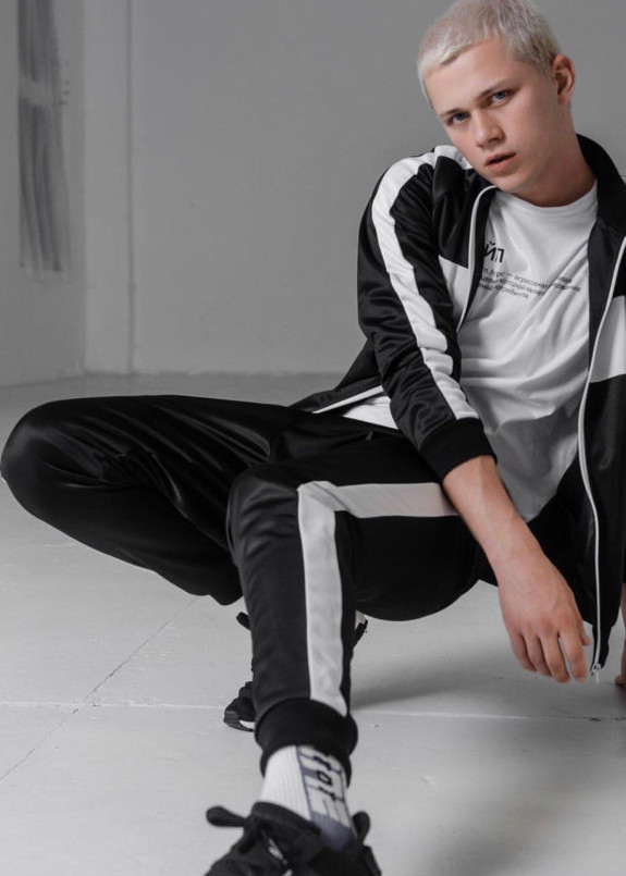 Штаны черные с лампасами Black Limit Изображение Штаны черные с лампасами Black Limit