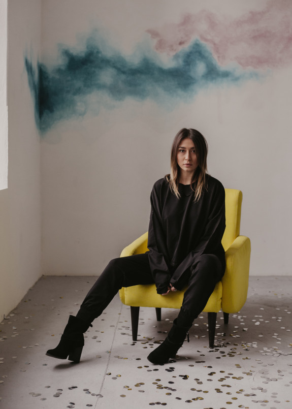 Костюм из трикотажа с декоративными швами Simplu Изображение Костюм из трикотажа с декоративными швами Simplu