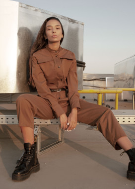 Коричневый женский комбинезон Изображение Коричневый женский комбинезон