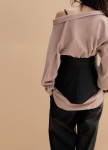Изображение Женская бежевая оверсайз рубашка с поясом