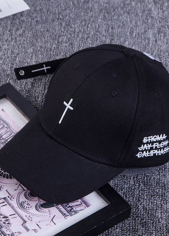 Модна кепка з білою вишивкою MFStore Изображение Модна кепка з білою вишивкою MFStore