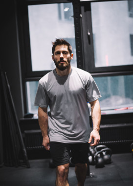 Футболка серая с рефлективными полосками Изображение Футболка серая с рефлективными полосками