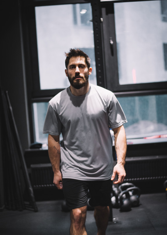 Футболка серая с рефлективными полосками Изображение Футболка серая с рефлективными полосками