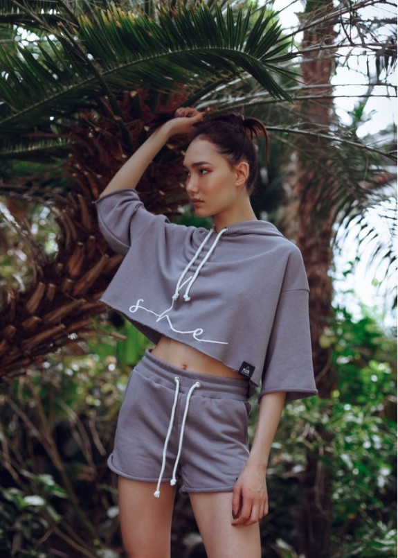 Худи с коротким рукавом принт SHE Smoke - серое She Black Limit Изображение Худи с коротким рукавом принт SHE Smoke - серое She Black Limit