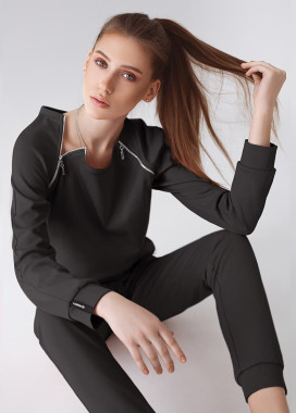 Костюм в черном цвете со змейками Изображение Костюм в черном цвете со змейками