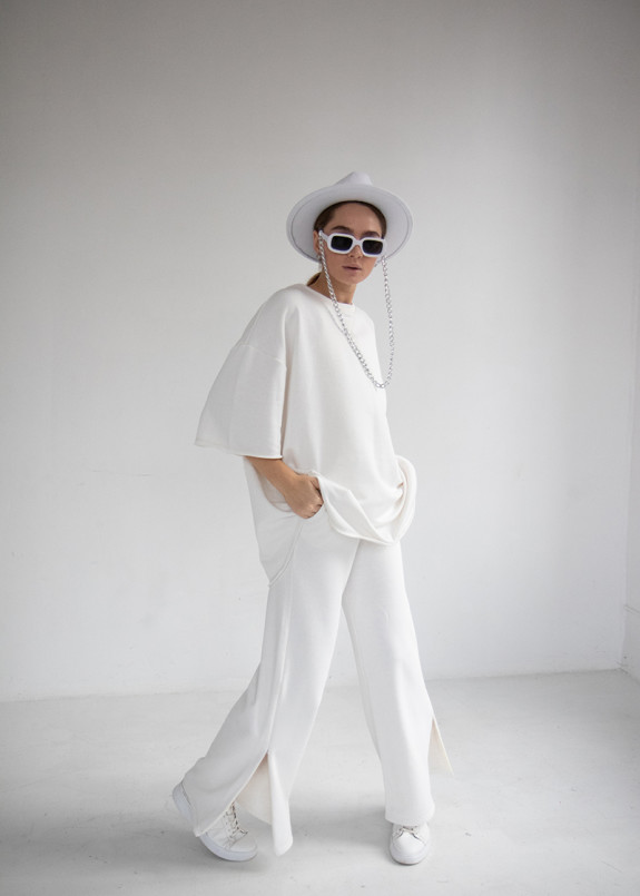 Футболка молочная оверсайз с необработанным краем Изображение Футболка молочная оверсайз с необработанным краем