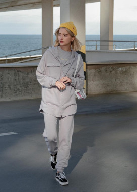 Женский серый костюм базовый Изображение Женский серый костюм базовый