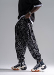 Штани вільного крою з малюнками на манжеті чорні MFStore Изображение Штани вільного крою з малюнками на манжеті чорні MFStore