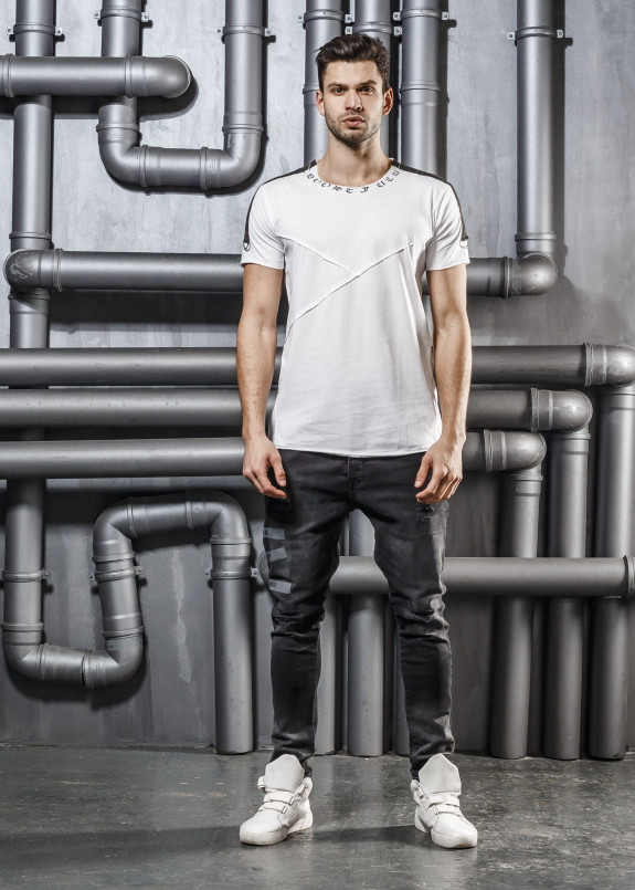 Футболка с иероглифами на горле Mfstore Изображение Футболка с иероглифами на горле Mfstore