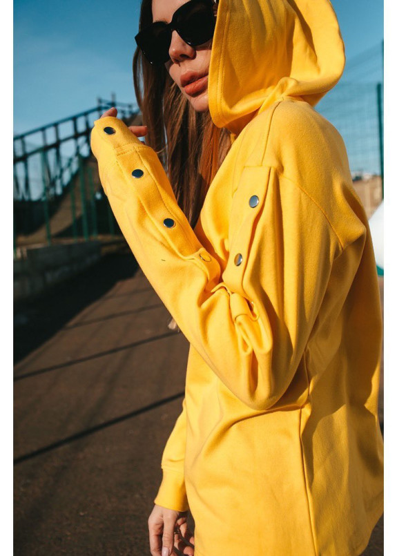 Худи жёлтого цвета на кнопках Изображение Худи жёлтого цвета на кнопках