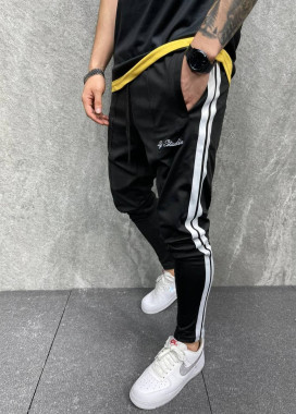 Джоггеры черные с полосками по бокам MFStore Изображение Джоггеры черные с полосками по бокам MFStore
