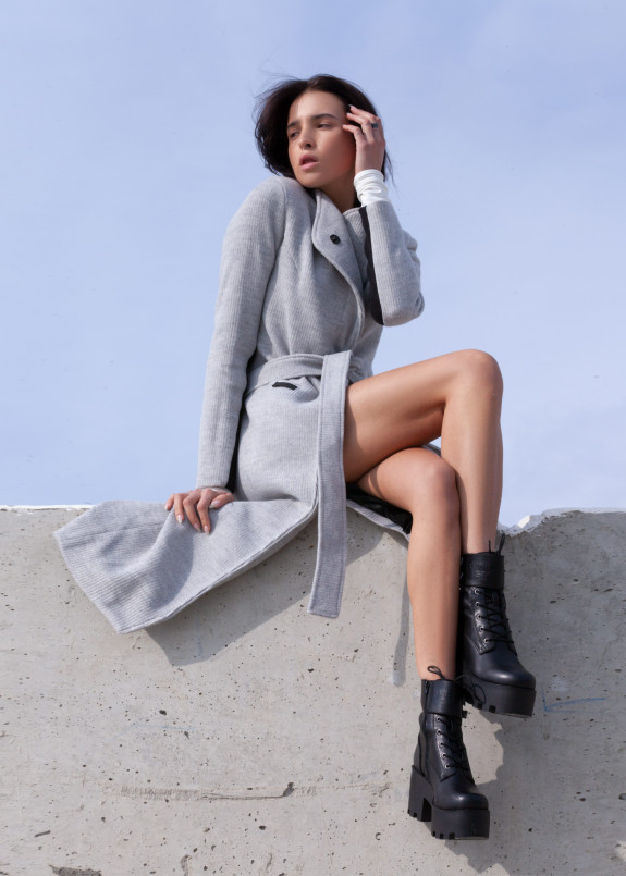 Серое женское пальто длинное Изображение Серое женское пальто длинное