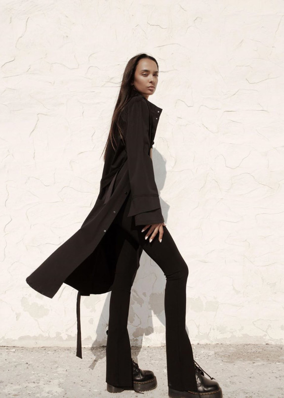 Лосины в чёрном цвете на высокой посадке Изображение Лосины в чёрном цвете на высокой посадке