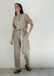 Льняной комбинезон свободного кроя Изображение Льняной комбинезон свободного кроя