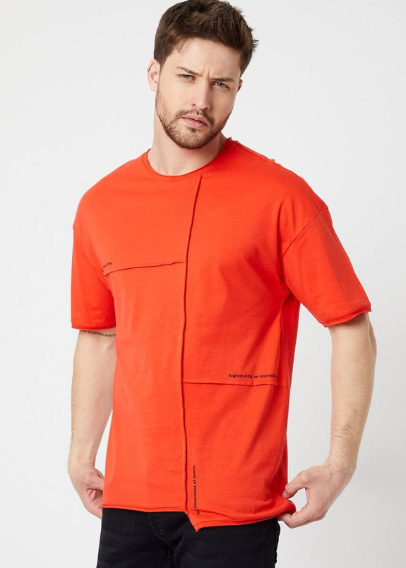 Асимметричная красная футболка со швом MFStore Изображение Асимметричная красная футболка со швом MFStore