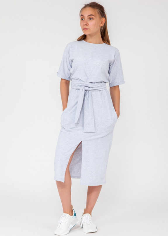 Серое платье с поясом Street style Изображение Серое платье с поясом Street style