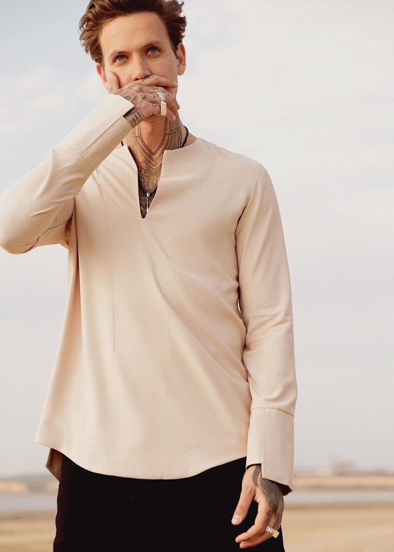 Мужская дизайнерская рубашка Изображение Мужская дизайнерская рубашка