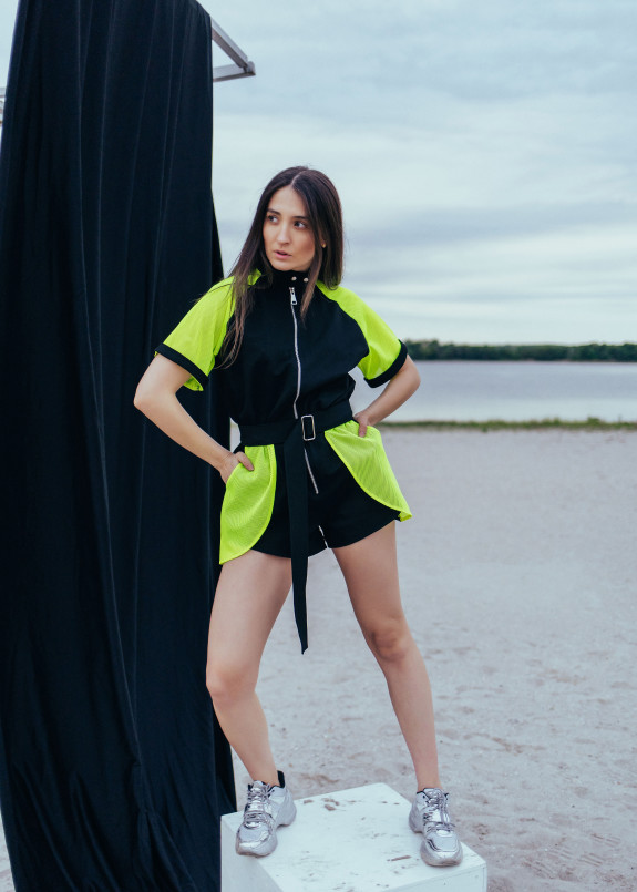 Комбинезон с салатовыми вставками Изображение Комбинезон с салатовыми вставками