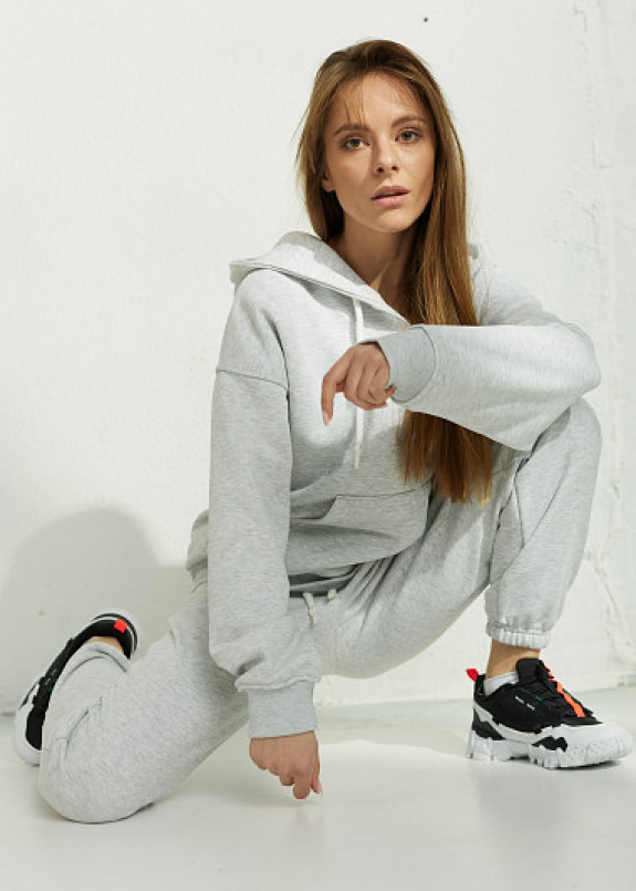 Серый спортивный костюм свободного кроя Изображение Серый спортивный костюм свободного кроя