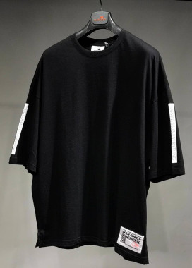 Футболка с белыми вставками на рукавх MFStore Изображение Футболка с белыми вставками на рукавх MFStore