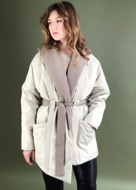 Укорочённое пальто ассиметричного кроя Изображение Укорочённое пальто ассиметричного кроя