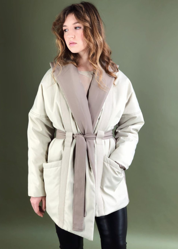 Укорочённое пальто ассиметричного кроя Изображение Укорочённое пальто ассиметричного кроя