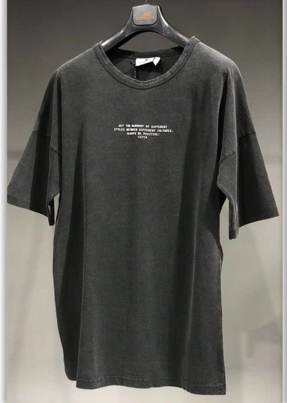 Футболка с маленьким крестиком сверху на спине MFStore Изображение Футболка с маленьким крестиком сверху на спине MFStore