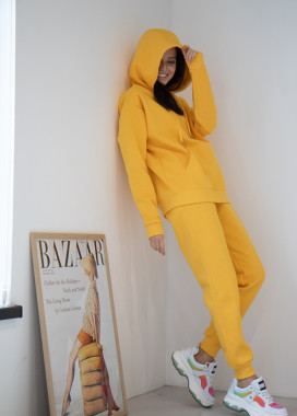 Желтый костюм на флисе Изображение Желтый костюм на флисе