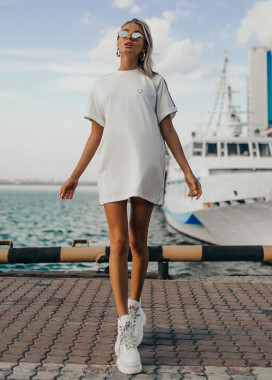 Платье-футболка молочная Street style Изображение Платье-футболка молочная Street style