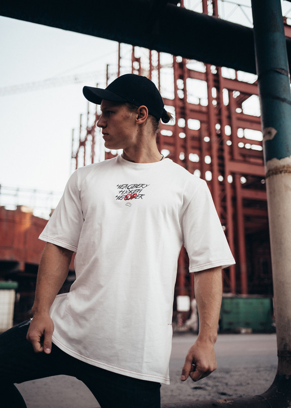 Футболка белая человеку нужен Изображение Футболка белая человеку нужен