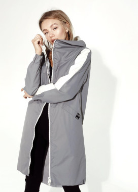 Удлиненная черно-серая женская ветровка Изображение Удлиненная черно-серая женская ветровка