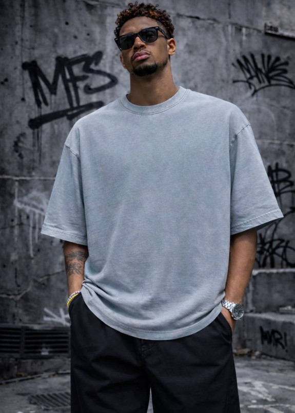 Футболка оверсайз виварена з текстом на спині сірий MFStore Изображение Футболка оверсайз виварена з текстом на спині сірий MFStore